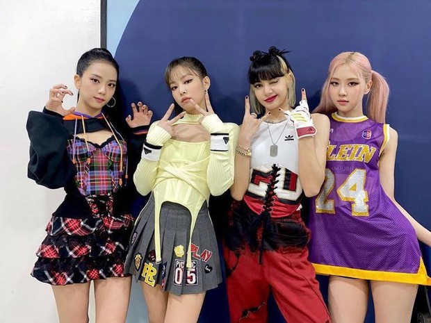 Lisa lộ ảnh giả trân gây xôn xao toàn Weibo, fan tức tối réo tên YG vì cách làm việc vô trách nhiệm - Ảnh 10. Lisa lộ ảnh giả trân gây xôn xao toàn Weibo, fan tức tối réo tên YG vì cách làm việc vô trách nhiệm - Ảnh 10.