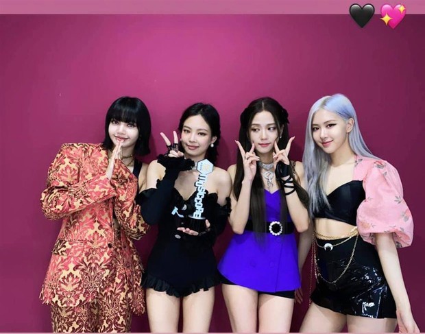 Lisa lộ ảnh giả trân gây xôn xao toàn Weibo, fan tức tối réo tên YG vì cách làm việc vô trách nhiệm - Ảnh 9. Lisa lộ ảnh giả trân gây xôn xao toàn Weibo, fan tức tối réo tên YG vì cách làm việc vô trách nhiệm - Ảnh 9.