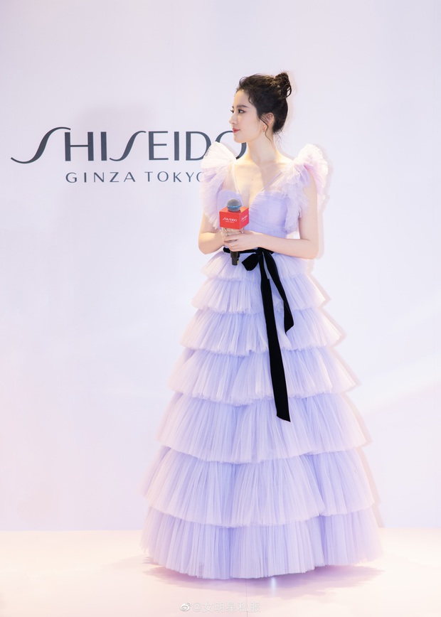 Lưu Diệc Phi gây sốt bởi bão visual thăng hạng như thời đỉnh cao, còn diện đồ Haute Couture xịn vô cùng! - Ảnh 2.