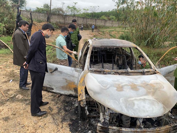 Tạm giữ kẻ đánh bạn bị thương, chém tài xế và đốt luôn xe taxi đưa bạn đi cấp cứu - Ảnh 2.