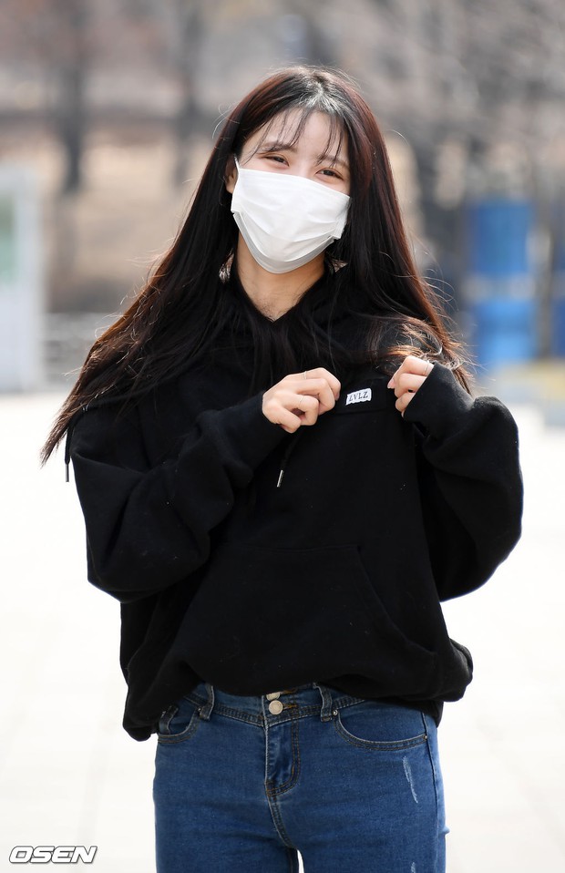 Dàn mỹ nhân đi làm mà như sàn diễn đọ sắc: Sunmi át cả Goo Hye Sun già nua, 2 thành viên 2NE1 bị đèn flash hại thậm tệ - Ảnh 17. Dàn mỹ nhân đi làm mà như sàn diễn đọ sắc: Sunmi át cả Goo Hye Sun già nua, 2 thành viên 2NE1 bị đèn flash hại thậm tệ - Ảnh 17.
