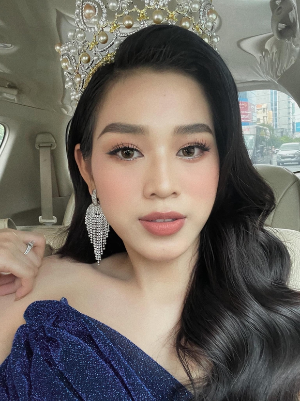 Sau hơn 3 tháng đăng quang, Hoa hậu Đỗ Thị Hà vung tay sắm nhẫn kim cương to vật vã? - Ảnh 3. Sau hơn 3 tháng đăng quang, Hoa hậu Đỗ Thị Hà vung tay sắm nhẫn kim cương to vật vã? - Ảnh 3.