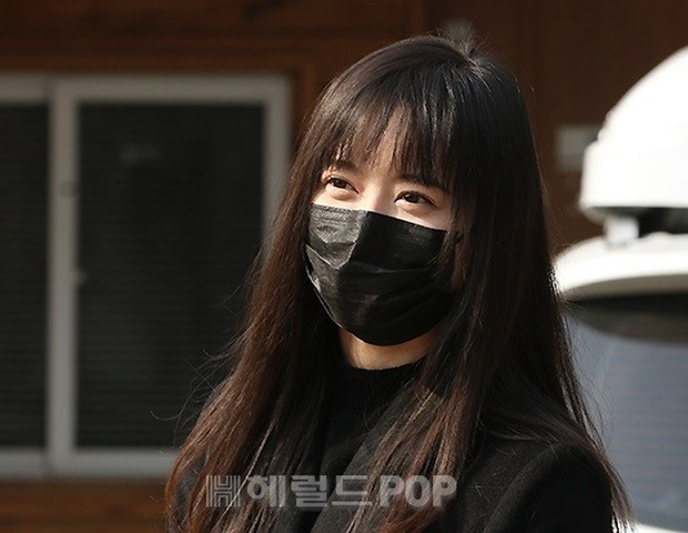 Dàn mỹ nhân đi làm mà như sàn diễn đọ sắc: Sunmi át cả Goo Hye Sun già nua, 2 thành viên 2NE1 bị đèn flash hại thậm tệ - Ảnh 7. Dàn mỹ nhân đi làm mà như sàn diễn đọ sắc: Sunmi át cả Goo Hye Sun già nua, 2 thành viên 2NE1 bị đèn flash hại thậm tệ - Ảnh 7.
