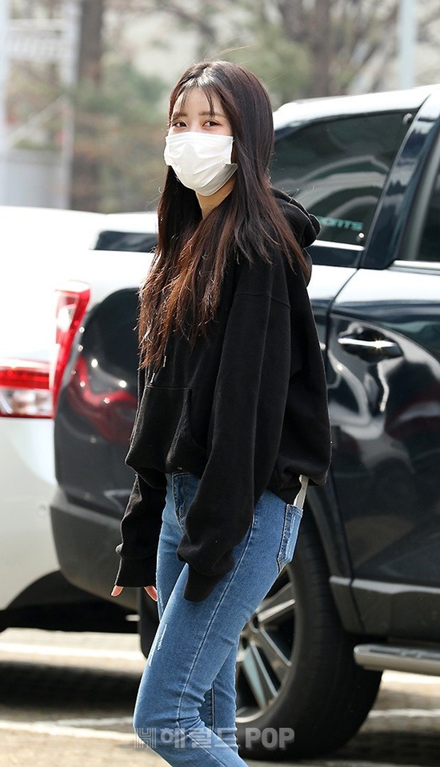 Dàn mỹ nhân đi làm mà như sàn diễn đọ sắc: Sunmi át cả Goo Hye Sun già nua, 2 thành viên 2NE1 bị đèn flash hại thậm tệ - Ảnh 16. Dàn mỹ nhân đi làm mà như sàn diễn đọ sắc: Sunmi át cả Goo Hye Sun già nua, 2 thành viên 2NE1 bị đèn flash hại thậm tệ - Ảnh 16.