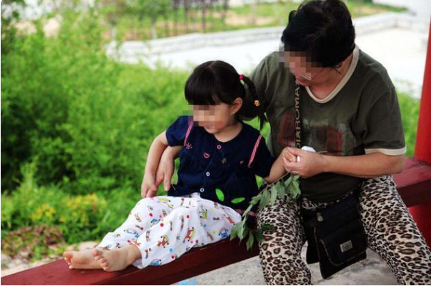 Cô bé 13 tuổi đòi nhảy xuống từ vách núi tự tử, nguyên nhân do cách dạy tưởng là tốt của cha mẹ - Ảnh 3. Cô bé 13 tuổi đòi nhảy xuống từ vách núi tự tử, nguyên nhân do cách dạy tưởng là tốt của cha mẹ - Ảnh 3.