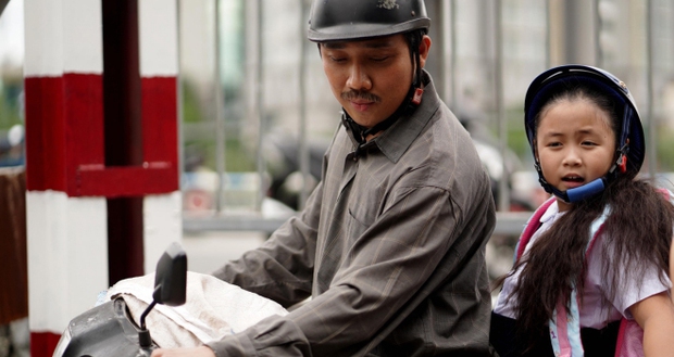 Hari Won: Bố Già được chiết xuất nhiều từ bố của anh Trấn Thành. Bố ở ngoài sao thì lên phim y như vậy - Ảnh 4. Hari Won: Bố Già được chiết xuất nhiều từ bố của anh Trấn Thành. Bố ở ngoài sao thì lên phim y như vậy - Ảnh 4.