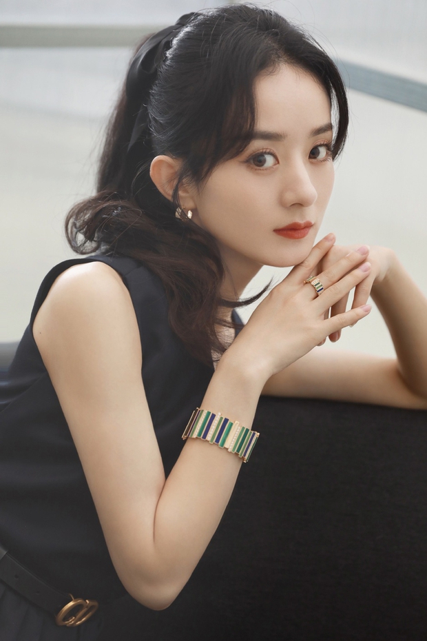 Triệu Lệ Dĩnh leo top tìm kiếm Weibo vì sự kiện tối nay: Visual trở lại thời kỳ đỉnh cao, cân luôn cả cam thường không PTS - Ảnh 3. Triệu Lệ Dĩnh leo top tìm kiếm Weibo vì sự kiện tối nay: Visual trở lại thời kỳ đỉnh cao, cân luôn cả cam thường không PTS - Ảnh 3.