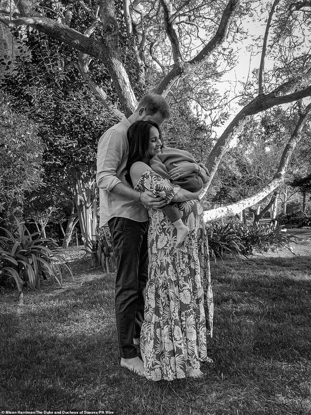 Chiêu trò thâm sâu của Meghan Markle ít ai nhận ra trong cuộc phỏng vấn bom tấn khiến Hoàng gia như ngồi trên đống lửa - Ảnh 2. Chiêu trò thâm sâu của Meghan Markle ít ai nhận ra trong cuộc phỏng vấn bom tấn khiến Hoàng gia như ngồi trên đống lửa - Ảnh 2.
