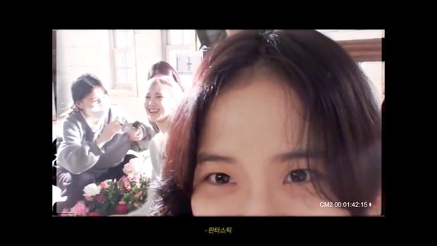 BLACKPINK làm gián điệp theo Rosé khắp mọi nơi: Từ hậu trường MV, sân khấu debut cho đến fansign đều không sót buổi nào - Ảnh 2. BLACKPINK làm gián điệp theo Rosé khắp mọi nơi: Từ hậu trường MV, sân khấu debut cho đến fansign đều không sót buổi nào - Ảnh 2.