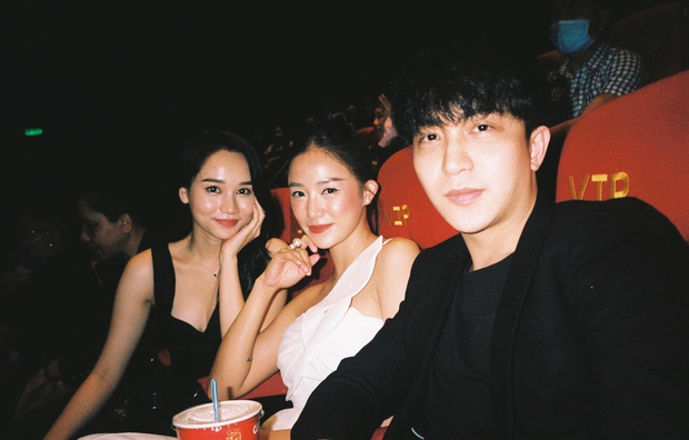 Máy film của Salim thật biết nịnh, chụp kiểu gì mỗi chính chủ xinh còn hội bạn Trúc Anh - Bê Trần đều fail nhẹ - Ảnh 3. Máy film của Salim thật biết nịnh, chụp kiểu gì mỗi chính chủ xinh còn hội bạn Trúc Anh - Bê Trần đều fail nhẹ - Ảnh 3.