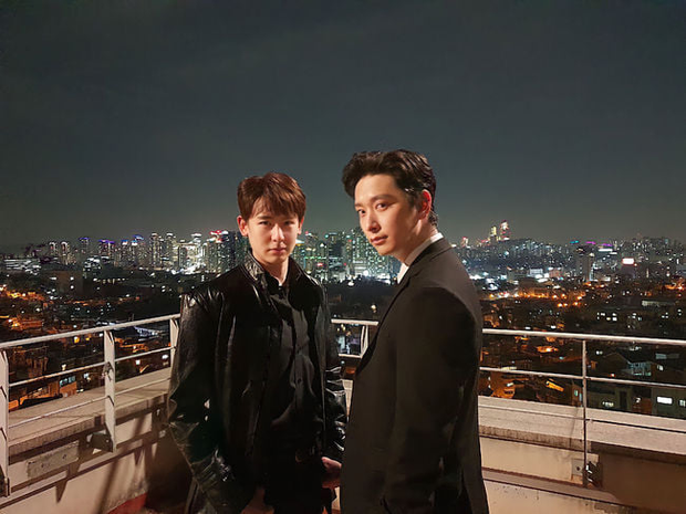 Song Joong Ki chủ động ôm ấp người yêu cực tình ở hậu trường Vincenzo, khéo lại có tin hẹn hò cho xem! - Ảnh 6. Song Joong Ki chủ động ôm ấp người yêu cực tình ở hậu trường Vincenzo, khéo lại có tin hẹn hò cho xem! - Ảnh 6.