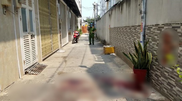 Kinh hoàng clip gã thanh niên dùng dao đâm túi bụi bạn gái, sau đó bị đúng con dao găm trúng người tử vong - Ảnh 3. Kinh hoàng clip gã thanh niên dùng dao đâm túi bụi bạn gái, sau đó bị đúng con dao găm trúng người tử vong - Ảnh 3.