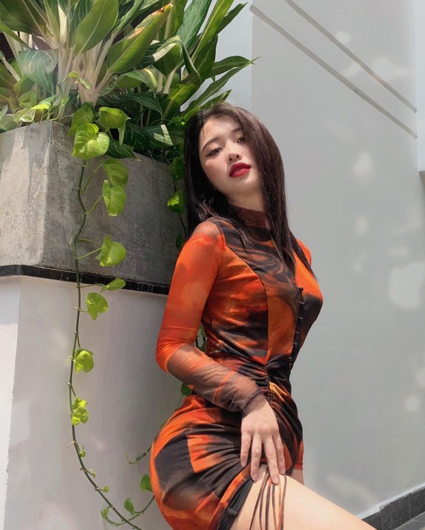 Thần thái quan trọng thế nào, nhìn ca đụng hàng của 2 vòng eo 5x Chi Pu - Han Sara là rõ - Ảnh 1. Thần thái quan trọng thế nào, nhìn ca đụng hàng của 2 vòng eo 5x Chi Pu - Han Sara là rõ - Ảnh 1.