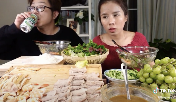 Sau Quỳnh Trần JP, một YouTuber người Việt chuyên làm clip mukbang hé lộ góc khuất vấn nạn bắt nạt ở Nhật Bản - Ảnh 4. Sau Quỳnh Trần JP, một YouTuber người Việt chuyên làm clip mukbang hé lộ góc khuất vấn nạn bắt nạt ở Nhật Bản - Ảnh 4.