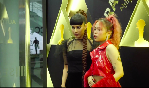 Thảm đỏ Rap Việt Concert: Dế Choắt và dàn sao Vbiz đổ bộ, Lý Nhã Kỳ chuẩn đẳng cấp “chị đẹp” sành điệu! - Ảnh 6.