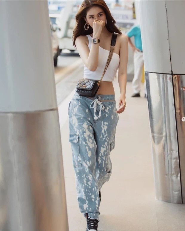 Nhìn Ngọc Trinh mặc streetwear kiểu này, dân mạng chắc phải rút ra vô số kinh nghiệm xương máu đây... - Ảnh 1.