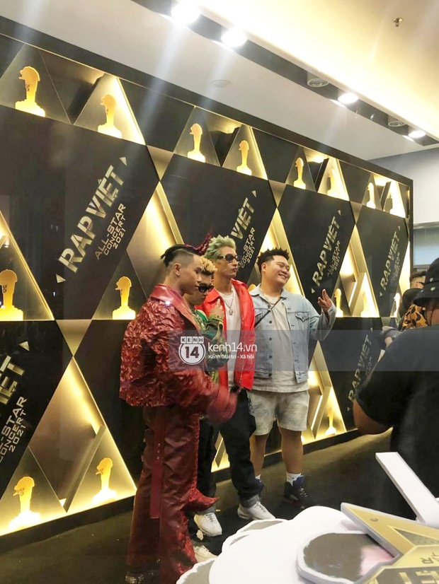 Thảm đỏ Rap Việt Concert: Dế Choắt và dàn sao Vbiz đổ bộ, Lý Nhã Kỳ chuẩn đẳng cấp “chị đẹp” sành điệu! - Ảnh 19.