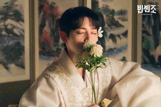 Visual của Song Joong Ki đang khiến dân tình điên đảo cả ngày nay: Cứ phải đúng tạo hình này mới bùng nổ nhan sắc? - Ảnh 7. Visual của Song Joong Ki đang khiến dân tình điên đảo cả ngày nay: Cứ phải đúng tạo hình này mới bùng nổ nhan sắc? - Ảnh 7.