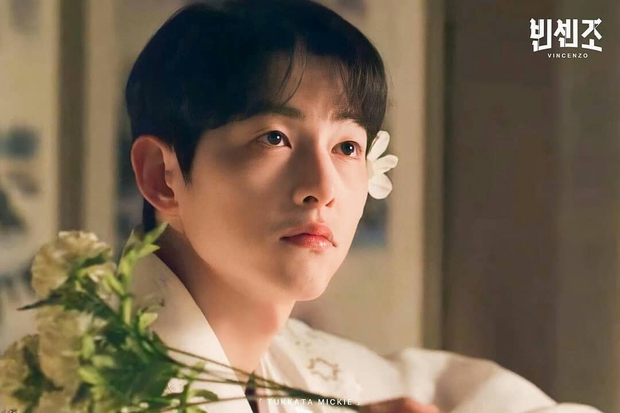 Visual của Song Joong Ki đang khiến dân tình điên đảo cả ngày nay: Cứ phải đúng tạo hình này mới bùng nổ nhan sắc? - Ảnh 6. Visual của Song Joong Ki đang khiến dân tình điên đảo cả ngày nay: Cứ phải đúng tạo hình này mới bùng nổ nhan sắc? - Ảnh 6.