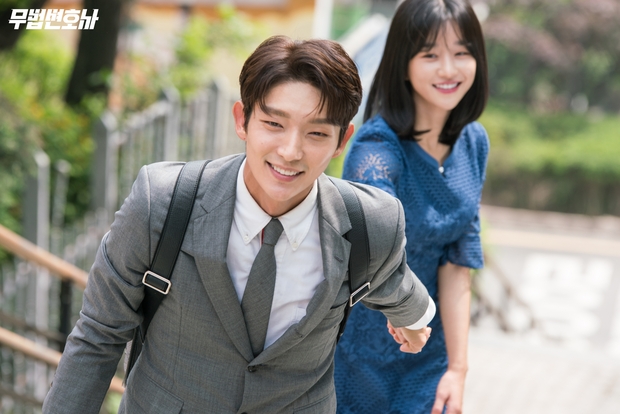 Từ cảnh giường chiếu đến hôn sâu đều diễn nhiệt tình, Seo Ye Ji lại bắt Kim Jung Hyun xa lánh bạn diễn nữ - Ảnh 2.