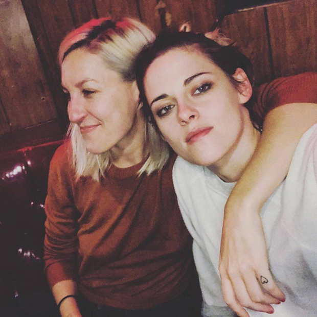 Rộ tin Kristen Stewart (Chạng Vạng) chia tay bạn gái sau 1 năm hẹn hò vì ngoại tình với nữ diễn viên phim Thor - Ảnh 3. Rộ tin Kristen Stewart (Chạng Vạng) chia tay bạn gái sau 1 năm hẹn hò vì ngoại tình với nữ diễn viên phim Thor - Ảnh 3.