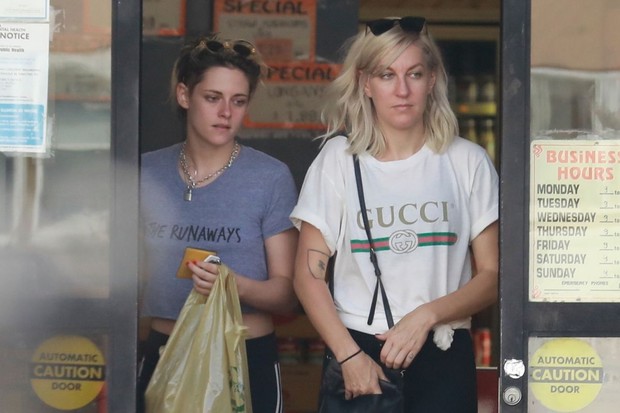 Rộ tin Kristen Stewart (Chạng Vạng) chia tay bạn gái sau 1 năm hẹn hò vì ngoại tình với nữ diễn viên phim Thor - Ảnh 2. Rộ tin Kristen Stewart (Chạng Vạng) chia tay bạn gái sau 1 năm hẹn hò vì ngoại tình với nữ diễn viên phim Thor - Ảnh 2.