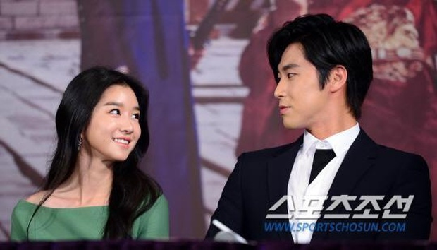 Tình sử rối ren của “điên nữ” Seo Ye Ji: Dính hint từ Yunho đến Lee Jun Ki, yêu anh họ Kim Soo Hyun rồi gây sốc vì mối tình kiểm soát chấn động - Ảnh 3.