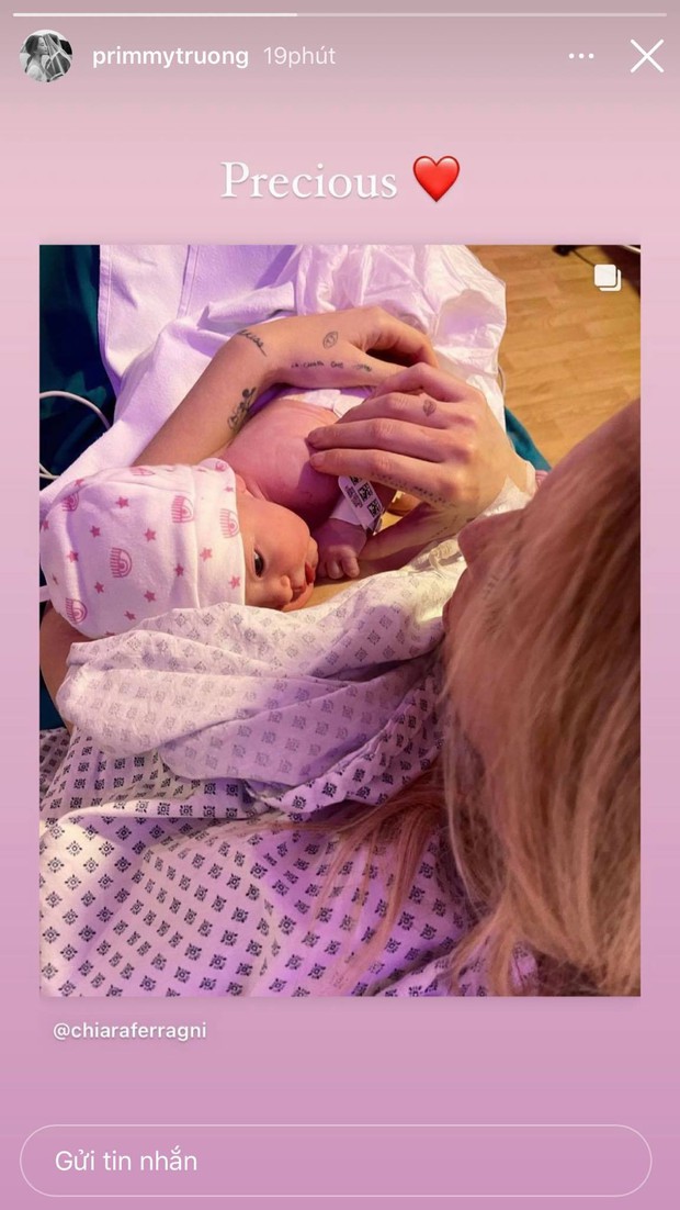 Phu nhân Tổng giám đốc Phan Thành đi chơi mảnh với hội chị em nhưng vòng tay sao cứ che bụng thế nhỉ? - Ảnh 4.