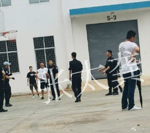 Trương Triết Hạn rủ Vương Nhất Bác chơi bóng ở phim mới, bất chấp fan Trần Tình Lệnh - Thiên Nhai Khách xé nhau - Ảnh 1. Trương Triết Hạn rủ Vương Nhất Bác chơi bóng ở phim mới, bất chấp fan Trần Tình Lệnh - Thiên Nhai Khách xé nhau - Ảnh 1.