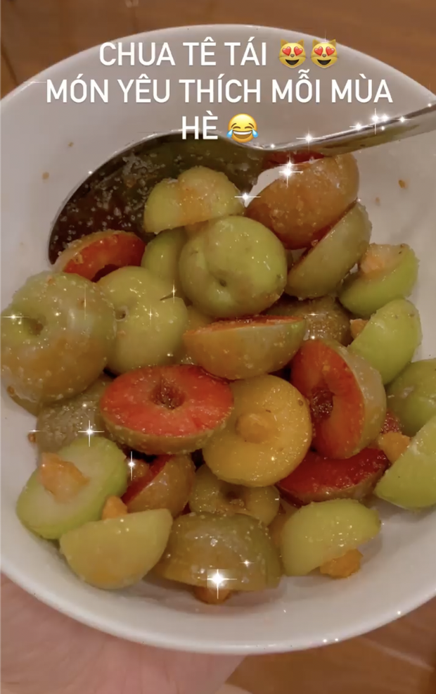 Phu nhân Tổng giám đốc Phan Thành đi chơi mảnh với hội chị em nhưng vòng tay sao cứ che bụng thế nhỉ? - Ảnh 3.