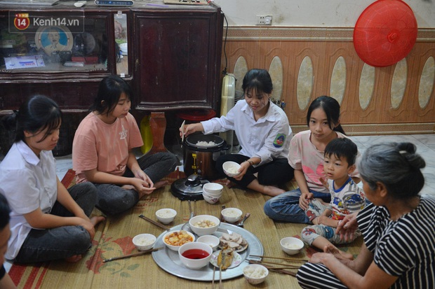 Chuyện về cặp vợ chồng ở Phú Thọ gần 60 năm nuôi học sinh ăn, ở trọ miễn phí: Nhiều phụ huynh ép lấy tiền nhưng tôi quyết không nhận - Ảnh 7.