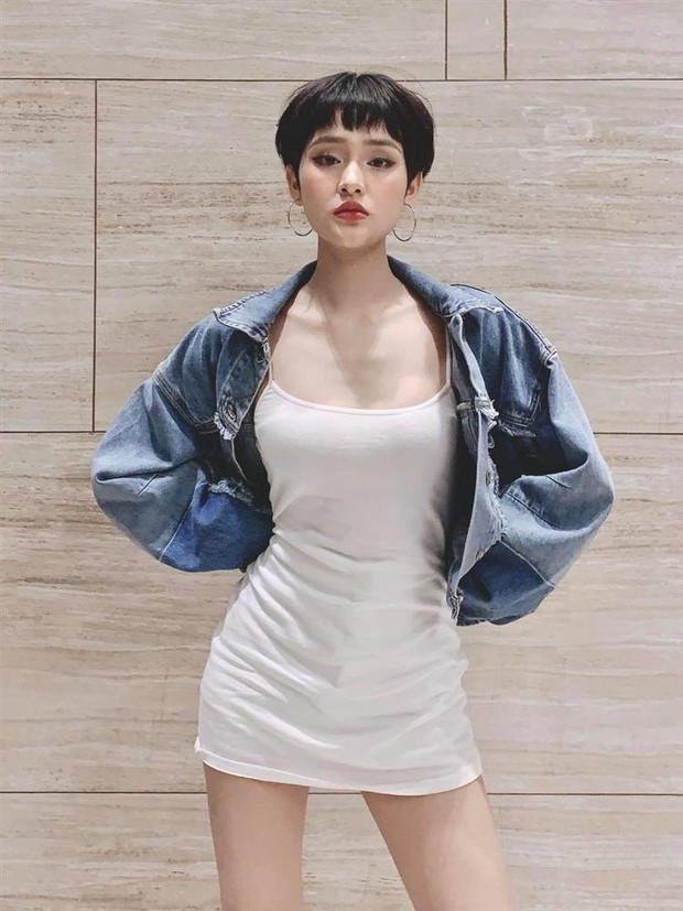 Hành trình thoát xác của Hiền Hồ: Ngày xưa thiếu nữ ngây thơ, ngày nay lên đồ hở bạo, khoe body phập phồng phát mê! - Ảnh 9.