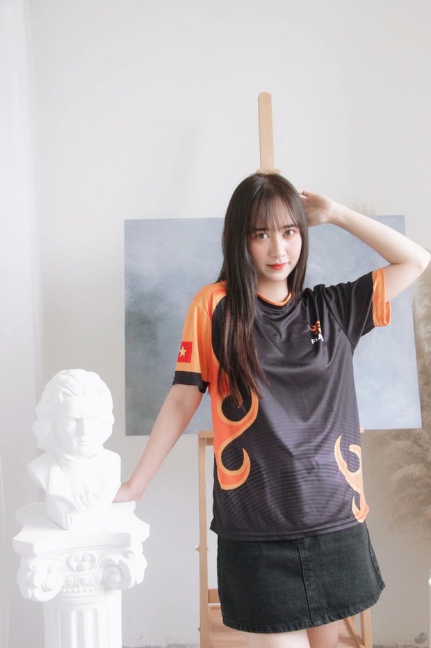 Gái xinh Tốc Chiến “đọ sắc”: Từ nữ game thủ sexy đến HLV cá tính tụ hội! - Ảnh 8. Gái xinh Tốc Chiến “đọ sắc”: Từ nữ game thủ sexy đến HLV cá tính tụ hội! - Ảnh 8.