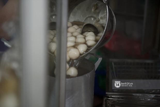 Hà Nội lại bước vào một mùa Tết Hàn thực vui như trảy hội: Ở đâu có bánh trôi, bánh chay là ở đó tưng bừng! - Ảnh 6.