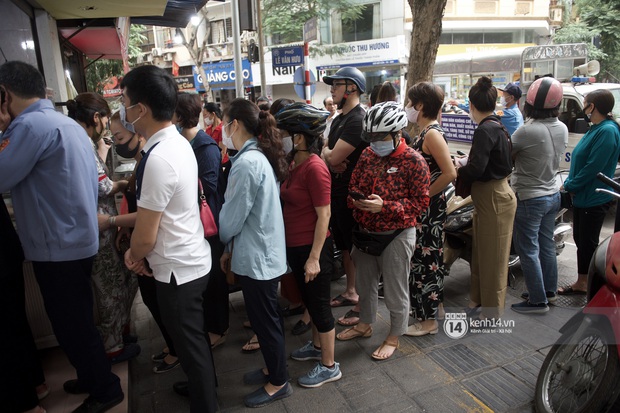 Hà Nội lại bước vào một mùa Tết Hàn thực vui như trảy hội: Ở đâu có bánh trôi, bánh chay là ở đó tưng bừng! - Ảnh 4.