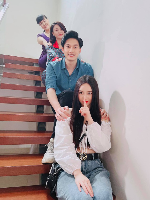 Quỳnh Kool hé lộ ảnh hậu trường Hướng Dương Ngược Nắng: Tiểu thư Minh Ngọc và Trí sắp về chung nhà thật rồi? - Ảnh 4.