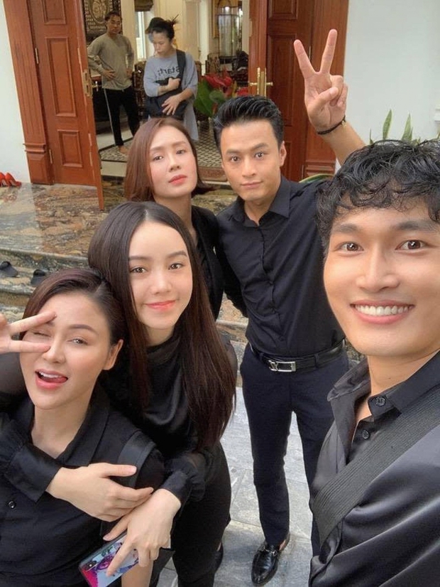 Quỳnh Kool hé lộ ảnh hậu trường Hướng Dương Ngược Nắng: Tiểu thư Minh Ngọc và Trí sắp về chung nhà thật rồi? - Ảnh 6.