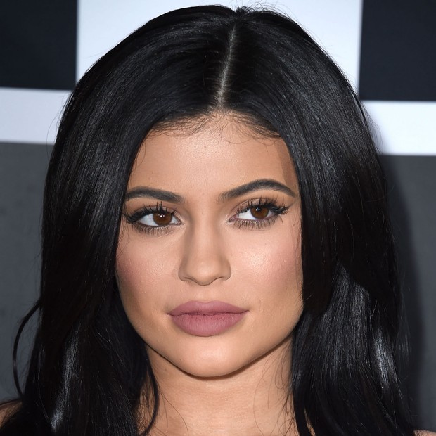 Bóc trần mặt mộc của dàn mỹ nhân Hollywood: Chị em Kendall - Kylie gây sốc, Selena và Hailey so kè khốc liệt visual thật - Ảnh 9.