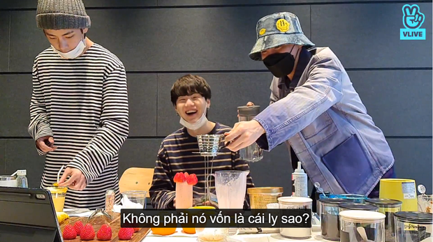 Idol toàn cầu lần đầu pha cà phê phin kiểu: phin một nơi, ly một ngả, kết quả lại có vị như... thuốc bắc - Ảnh 4.