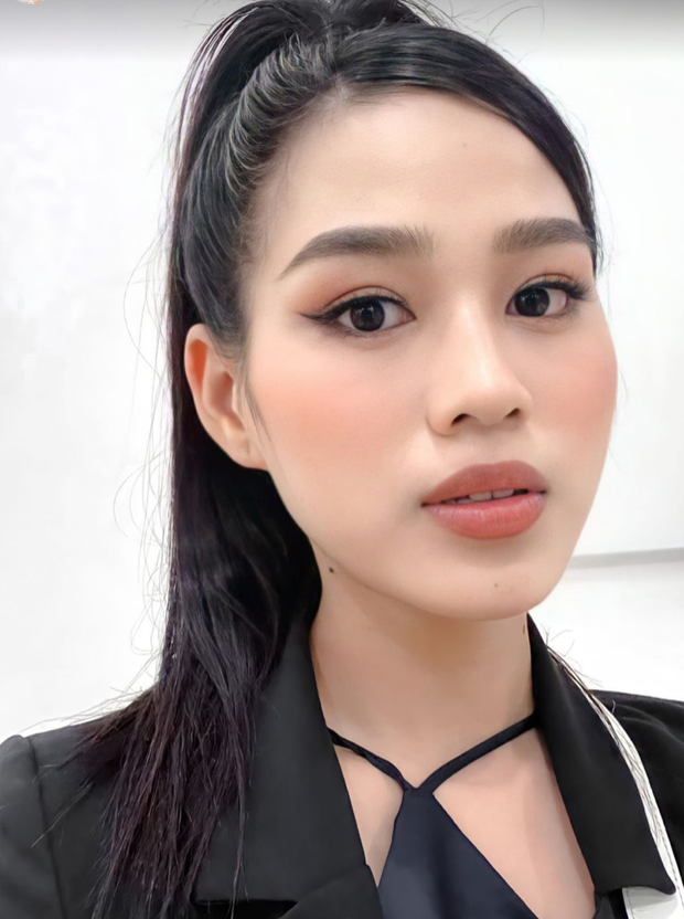 Tẩy makeup đi ăn vỉa hè cùng Á hậu Phương Anh, liệu Đỗ Thị Hà có bị dìm hàng? - Ảnh 2. Tẩy makeup đi ăn vỉa hè cùng Á hậu Phương Anh, liệu Đỗ Thị Hà có bị dìm hàng? - Ảnh 2.