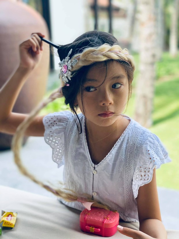 Con gái Đoan Trang bủng nổ visual qua bộ ảnh của mẹ, mới bé tí mà thần thái và nhan sắc chẳng kém mẫu nhí là bao! - Ảnh 3.