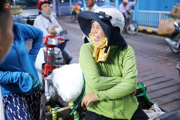 Bến phà 0 đồng ở miền Tây tái xuất để giải cứu kẹt xe: Bà con ai cũng vui hết trơn, đỡ được nhiều thứ lắm - Ảnh 8.