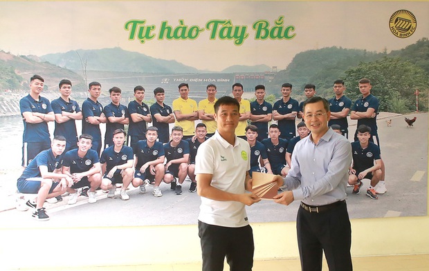 Hoà Bình FC nâng cấp sân hàng tỷ đồng để tham dự giải hạng Nhì 2021 - Ảnh 3.