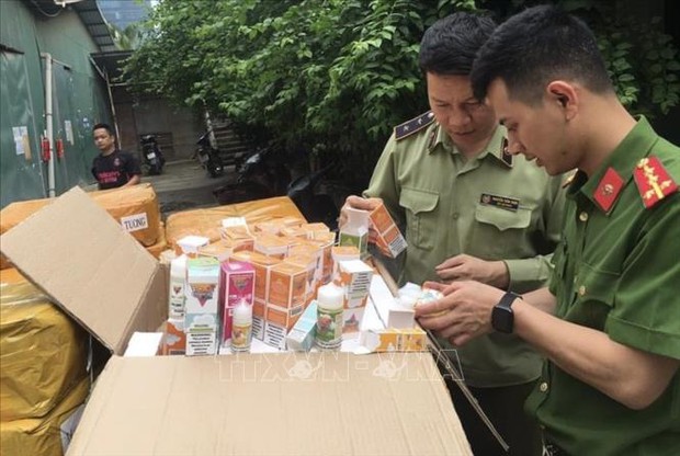Phát hiện gần 14.000 lọ tinh dầu thuốc lá điện tử nhập khẩu không rõ nguồn gốc - Ảnh 5. Phát hiện gần 14.000 lọ tinh dầu thuốc lá điện tử nhập khẩu không rõ nguồn gốc - Ảnh 5.