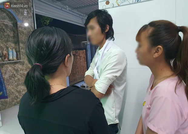 Quặn lòng đám tang bé gái 5 tuổi nghi bị hiếp dâm: Nó gọi điện hỏi ba về chưa, giờ ba về mà nó nằm đó lạnh lẽo... - Ảnh 4. Quặn lòng đám tang bé gái 5 tuổi nghi bị hiếp dâm: Nó gọi điện hỏi ba về chưa, giờ ba về mà nó nằm đó lạnh lẽo... - Ảnh 4.