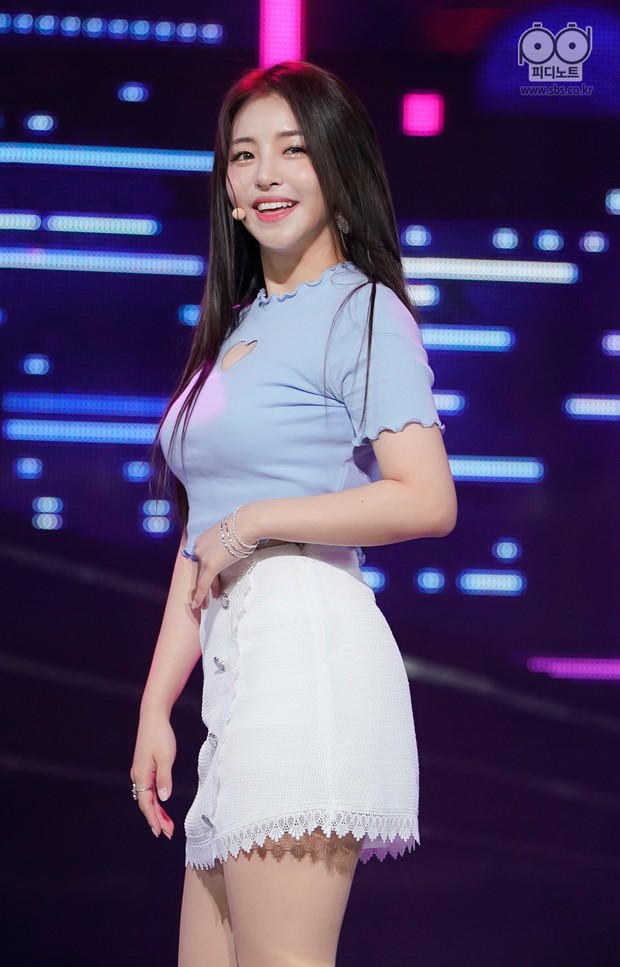 BXH 30 nữ idol hot nhất gây sốc: Hiện tượng ngực khủng đè bẹp BLACKPINK, Wendy (Red Velvet) ra sao sau tai nạn kinh hoàng? - Ảnh 2. BXH 30 nữ idol hot nhất gây sốc: Hiện tượng ngực khủng đè bẹp BLACKPINK, Wendy (Red Velvet) ra sao sau tai nạn kinh hoàng? - Ảnh 2.