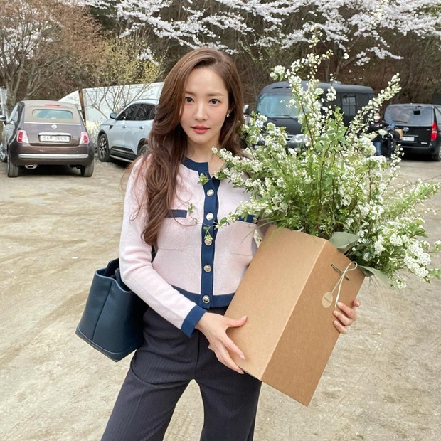 Style của Park Min Young ngày càng thăng hạng dữ dội, hay là yêu rồi nên vậy? - Ảnh 8.