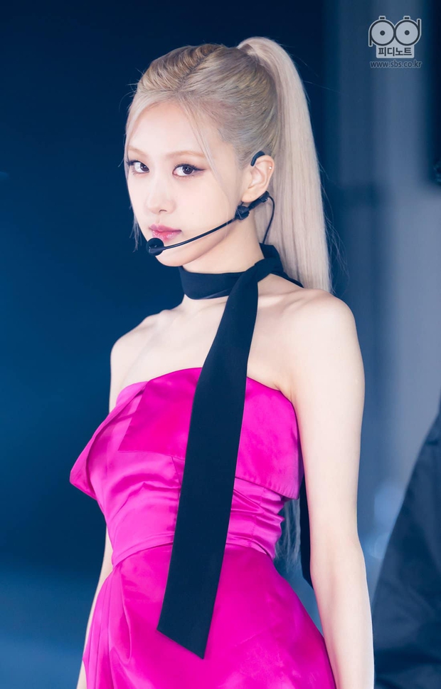 BXH 30 nữ idol hot nhất gây sốc: Hiện tượng ngực khủng đè bẹp BLACKPINK, Wendy (Red Velvet) ra sao sau tai nạn kinh hoàng? - Ảnh 3. BXH 30 nữ idol hot nhất gây sốc: Hiện tượng ngực khủng đè bẹp BLACKPINK, Wendy (Red Velvet) ra sao sau tai nạn kinh hoàng? - Ảnh 3.