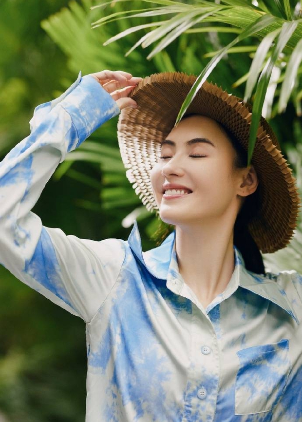 Tái hiện lại bộ ảnh kinh điển 22 năm về trước, nhan sắc của Trương Bá Chi còn khuynh đảo showbiz? - Ảnh 5. Tái hiện lại bộ ảnh kinh điển 22 năm về trước, nhan sắc của Trương Bá Chi còn khuynh đảo showbiz? - Ảnh 5.
