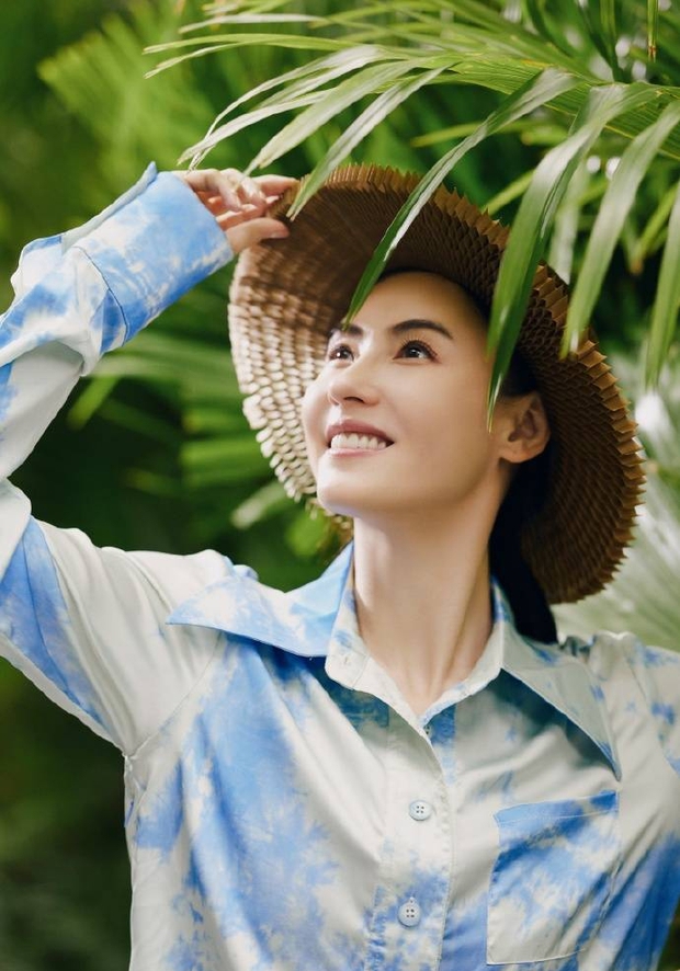 Tái hiện lại bộ ảnh kinh điển 22 năm về trước, nhan sắc của Trương Bá Chi còn khuynh đảo showbiz? - Ảnh 6. Tái hiện lại bộ ảnh kinh điển 22 năm về trước, nhan sắc của Trương Bá Chi còn khuynh đảo showbiz? - Ảnh 6.